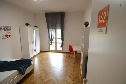 Private room at Viale Gaetano Storchi, image 2 of 14