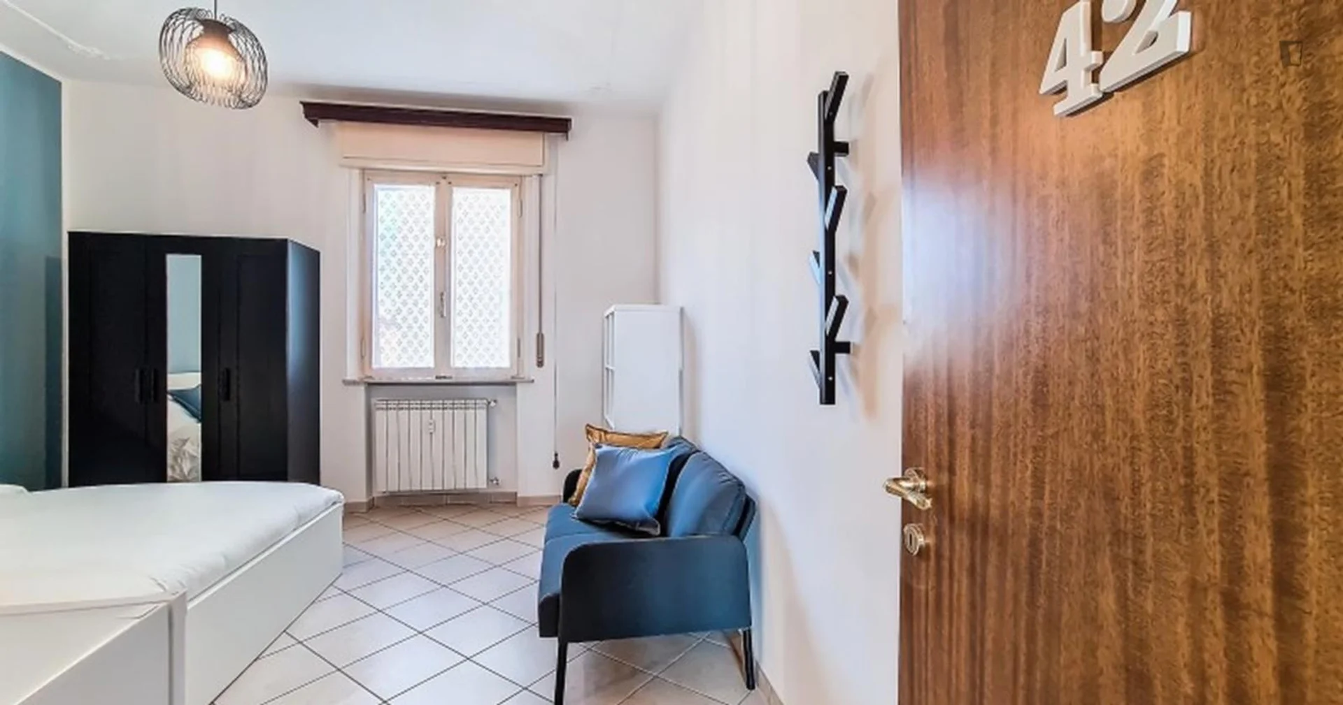 Camera per studenti in  con area studio e servizi in comune