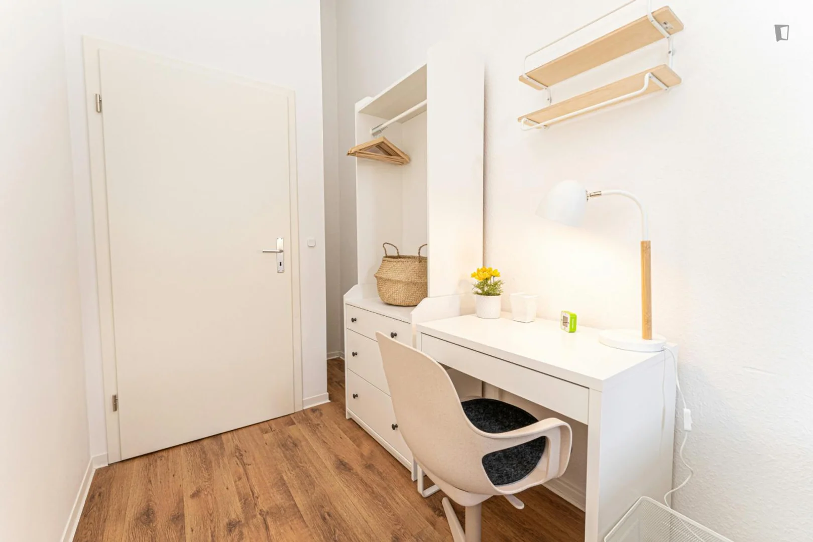 Comfortable and spacious student room in 
