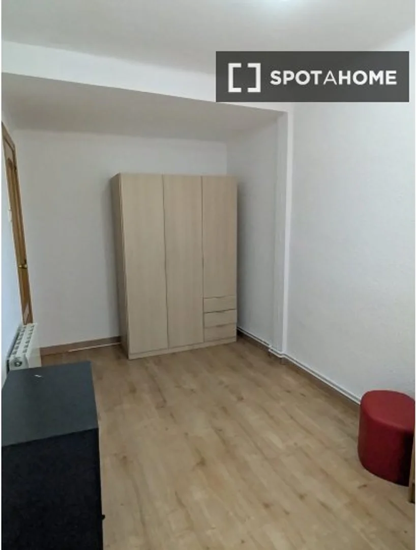 'de modern olanaklara sahip öğrenci dostu oda