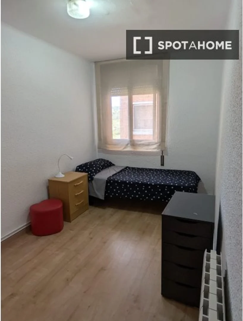 'de modern olanaklara sahip öğrenci dostu oda