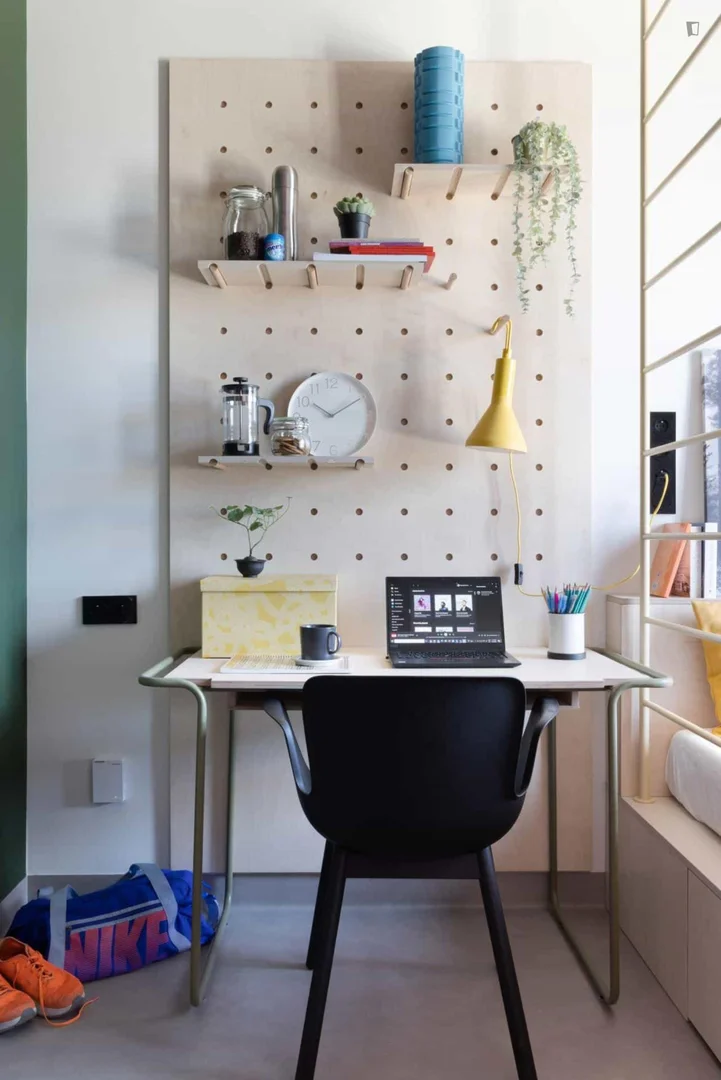 Habitación acogedora para estudiantes disponible en 