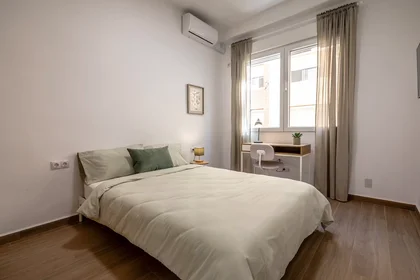 Private room at Carrer de l'Actor Llorens, Camins al Grau, image 1 of 10
