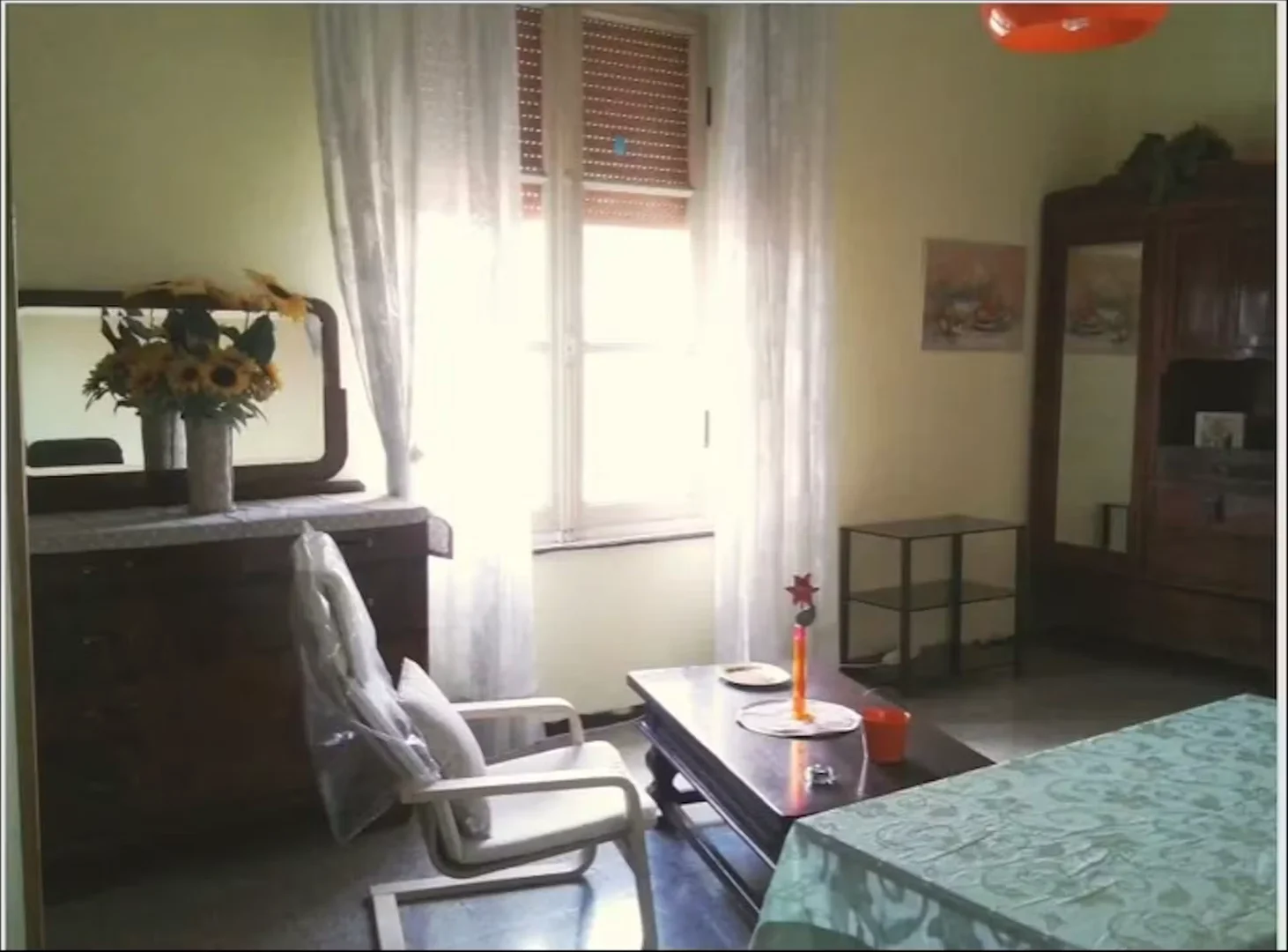 Öğrenciler için rahat oda  bölgesinde mevcut