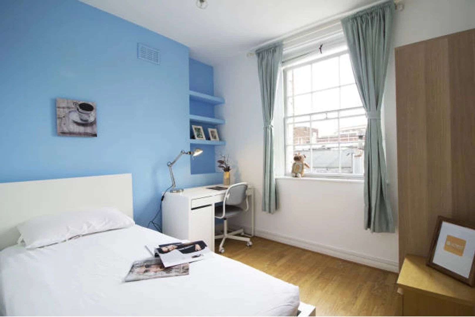 Accommodation with 3 bedrooms in city-of-westminster