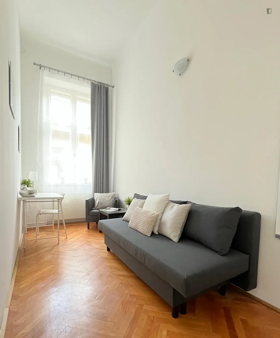Quarto de estudante económico com localização conveniente em 