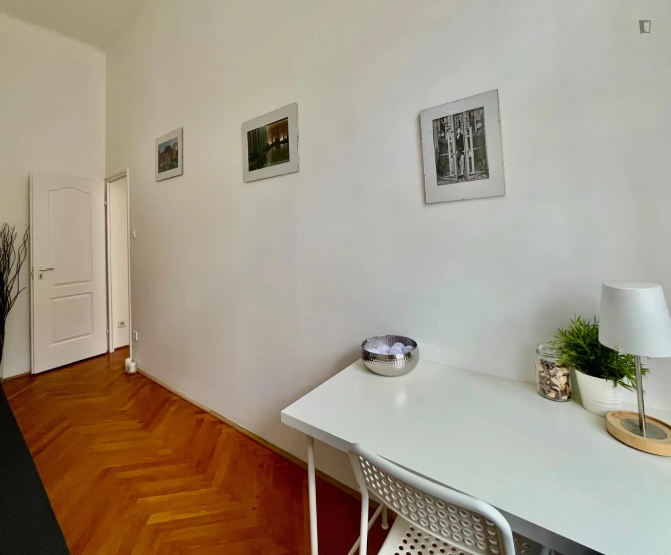 Quarto de estudante económico perto do campus em 