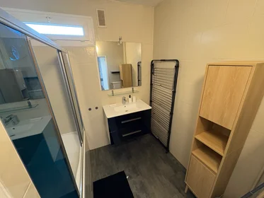 私人房间 在住宅内 在 5 bis Rue des Ajoux, 12的图像9
