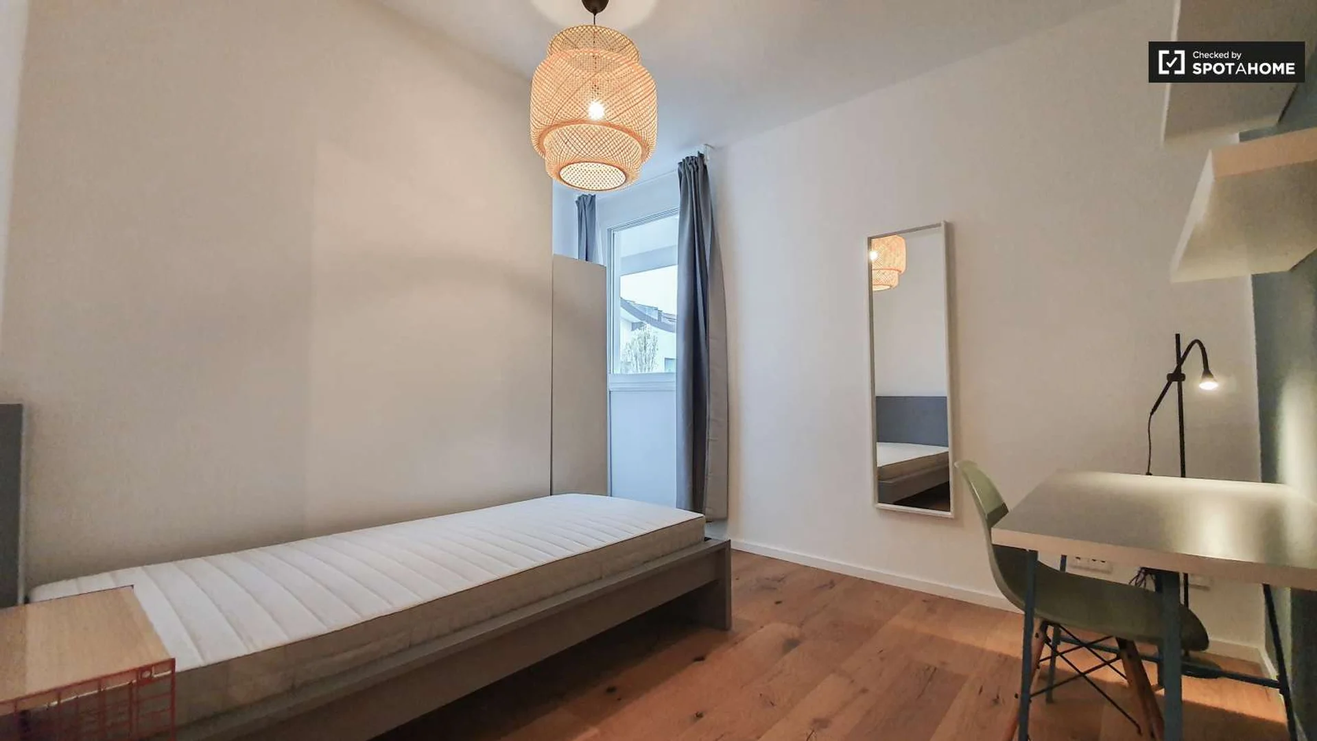 Bezahlbares Zimmer für Studenten mit ausreichender Beleuchtung in 