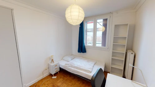 Chambre à louer avec lit double Grenoble