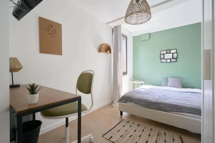 Chambre privée à 74 Rte de Paris, 80000 Amiens, France, image 1 de 24