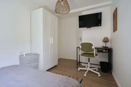Chambre privée à 74 Rte de Paris, 80000 Amiens, France, image 3 de 24