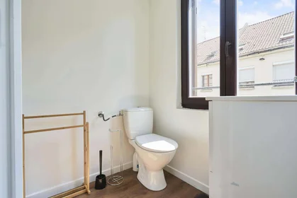 Chambre privée à 74 Rte de Paris, 80000 Amiens, France, image 5 de 24