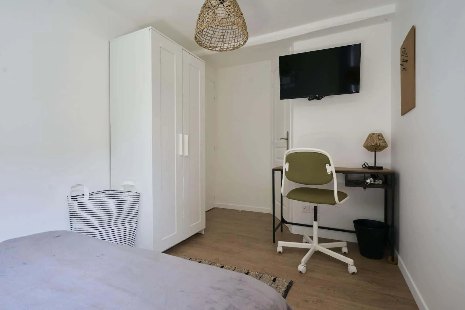 Room for rent in student apartment in , fully furnished