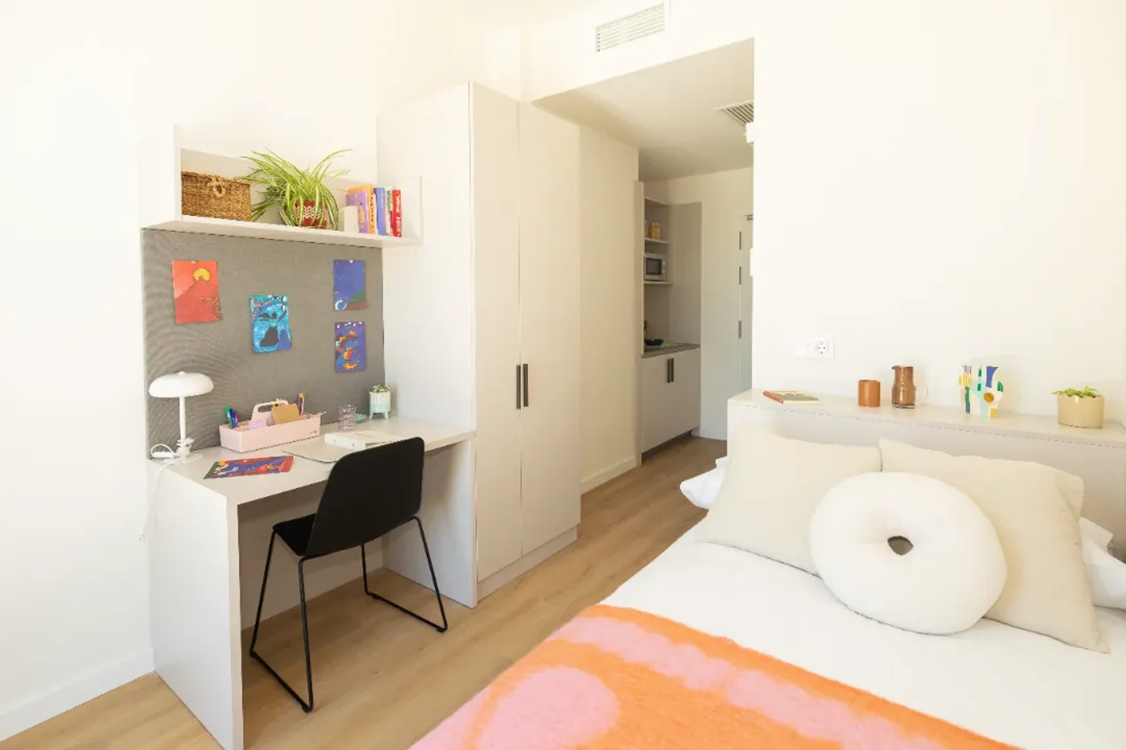 Chambre d'étudiant économique avec emplacement pratique dans 