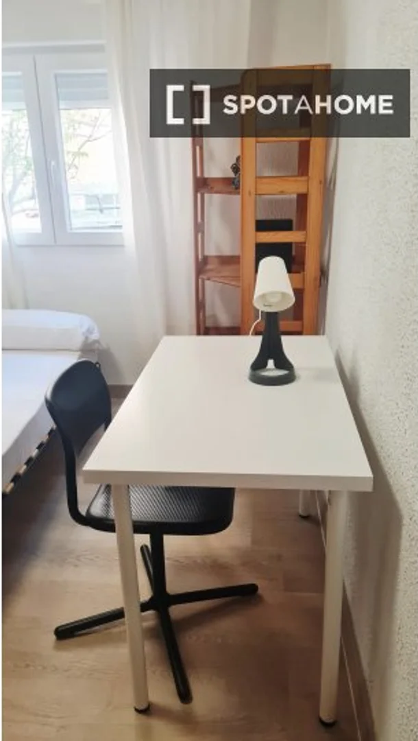 Stanza in affitto in appartamento per studenti a , completamente arredata