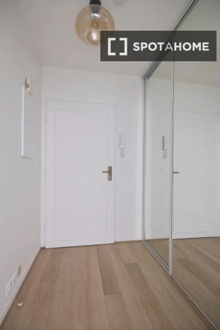 Moderno estudio para estudiantes con todas las comodidades en 