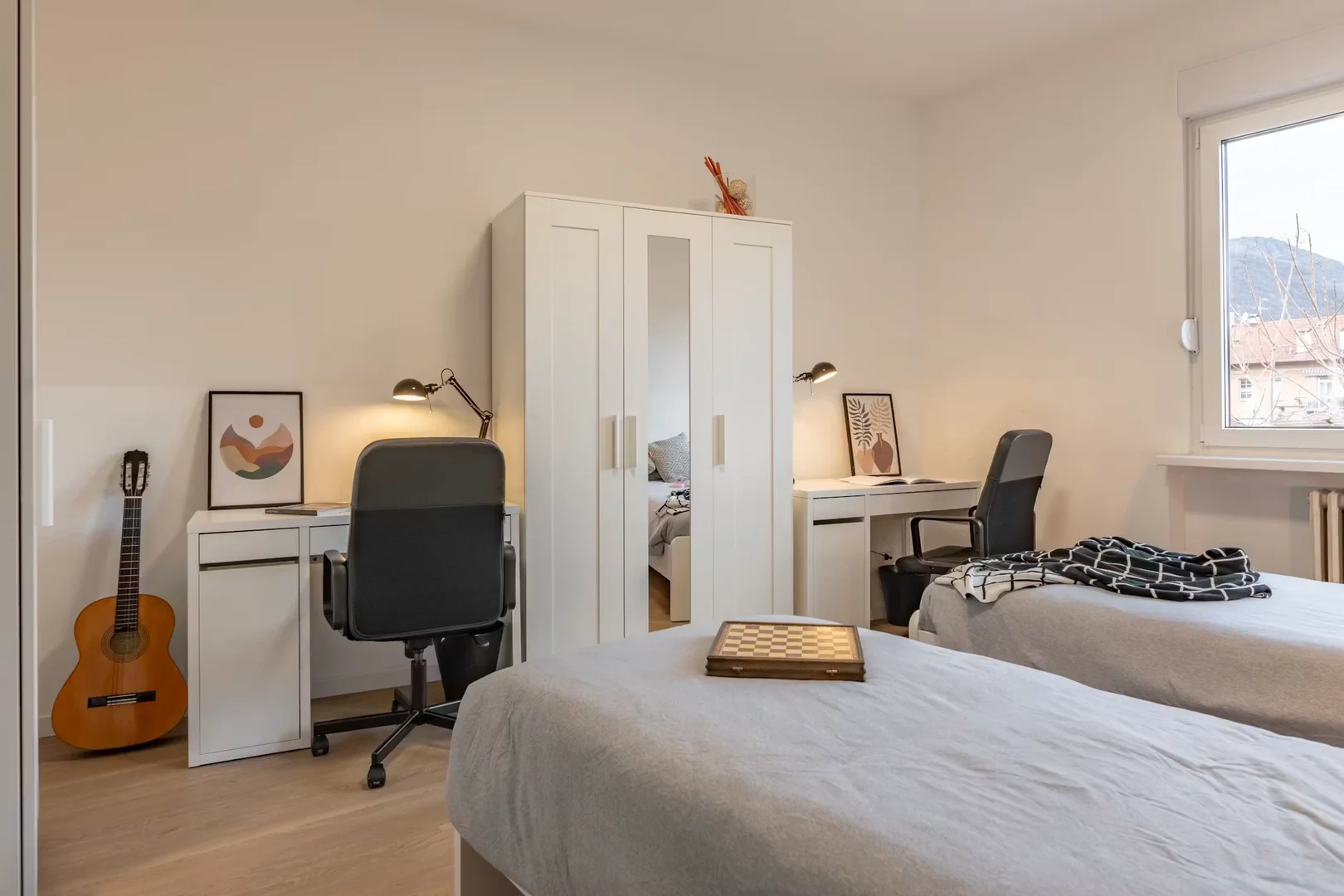 Bezahlbares Zimmer für Studenten mit ausreichender Beleuchtung in