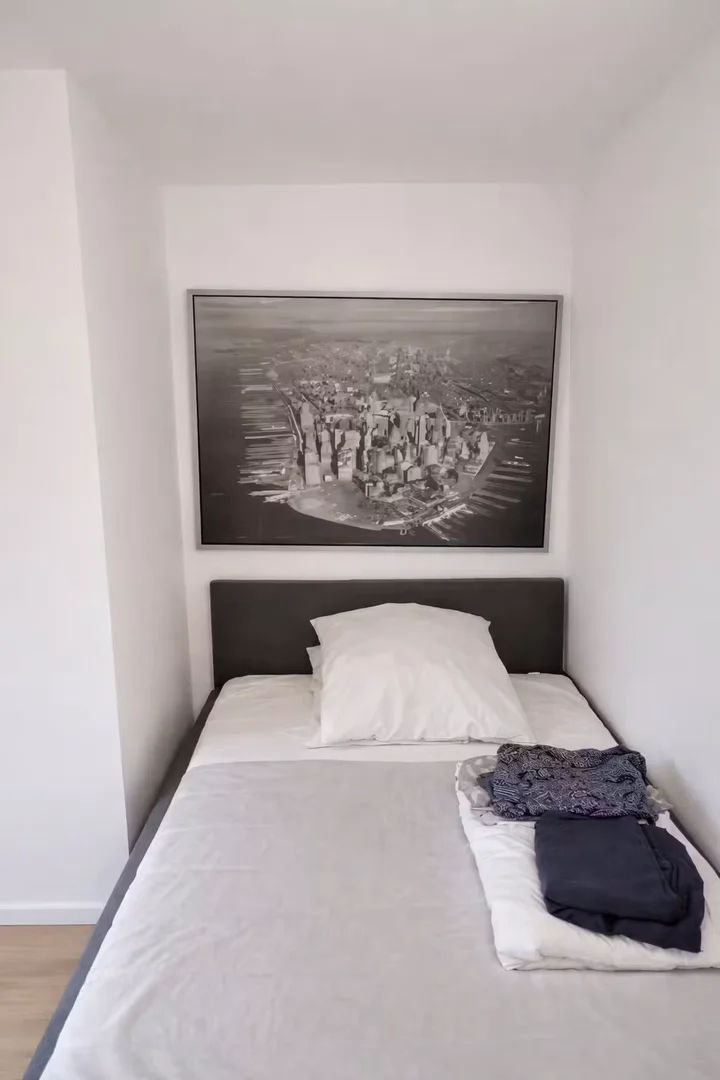 Budget-friendly student room close to campus in 