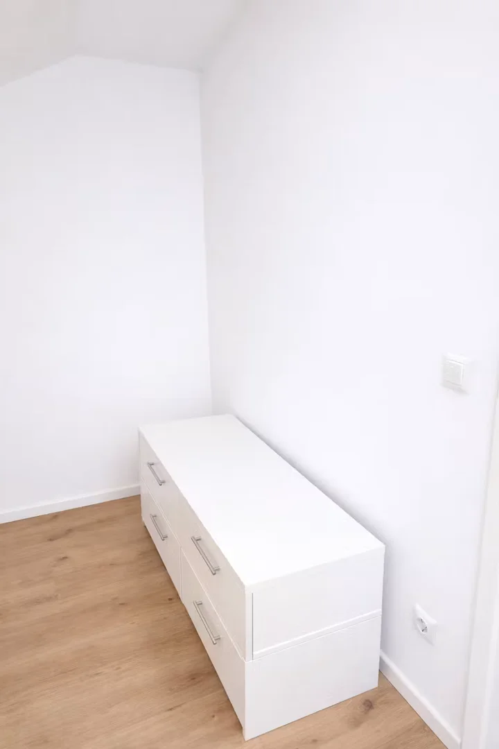 Bright and airy student room with easy university access in 