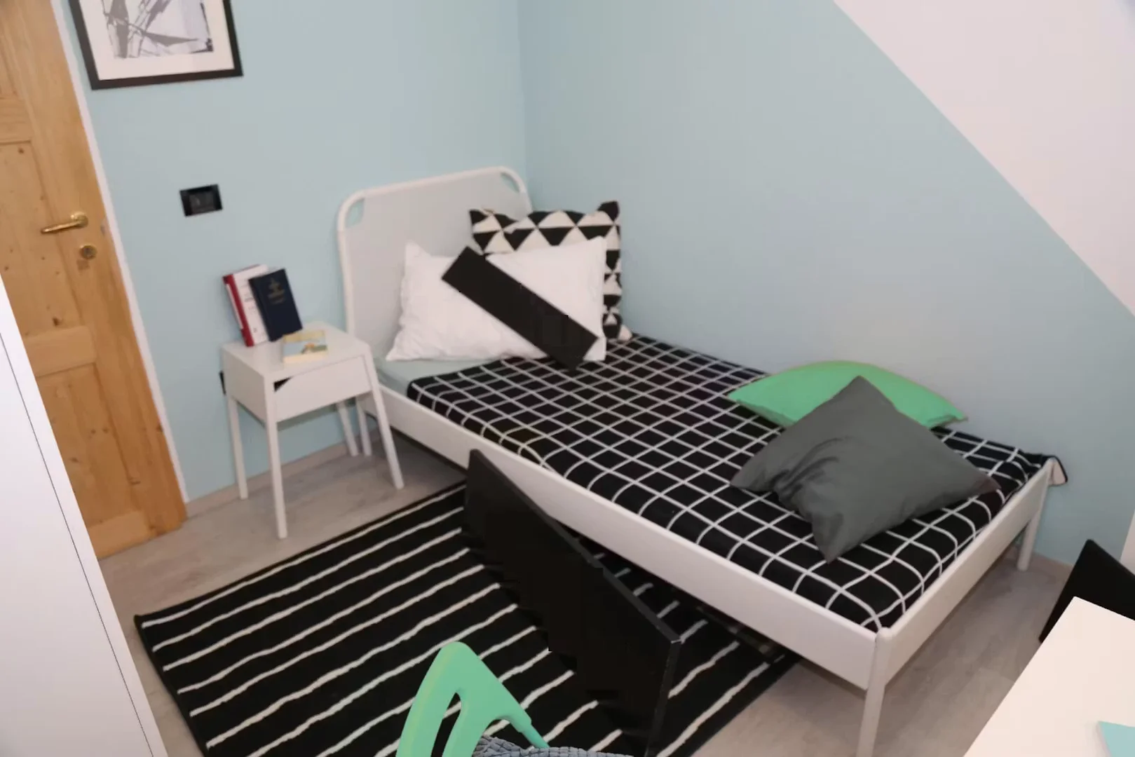 Habitación estudiantil económica con ubicación conveniente en