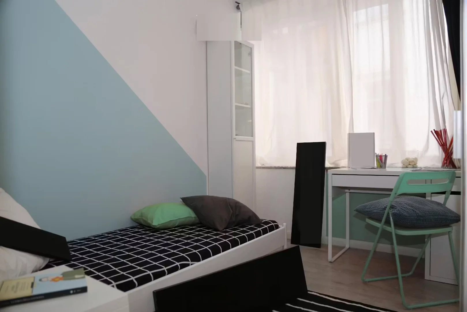 Habitación acogedora para estudiantes disponible en