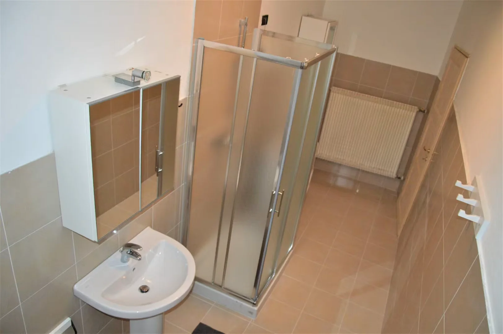 Habitación acogedora para estudiantes disponible en