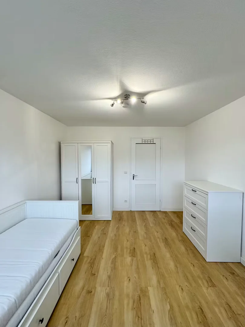 Habitación estudiantil económica con ubicación conveniente en