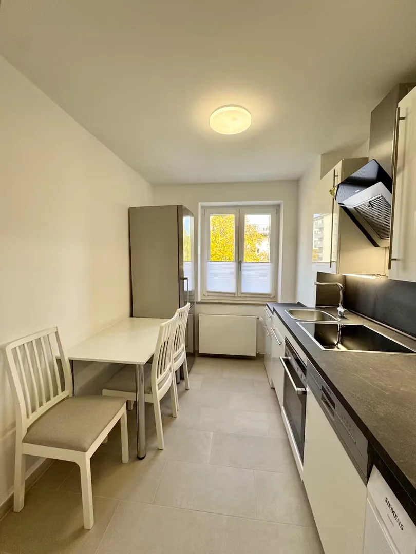 Habitación para estudiantes en con área de estudio y facilidades compartidas