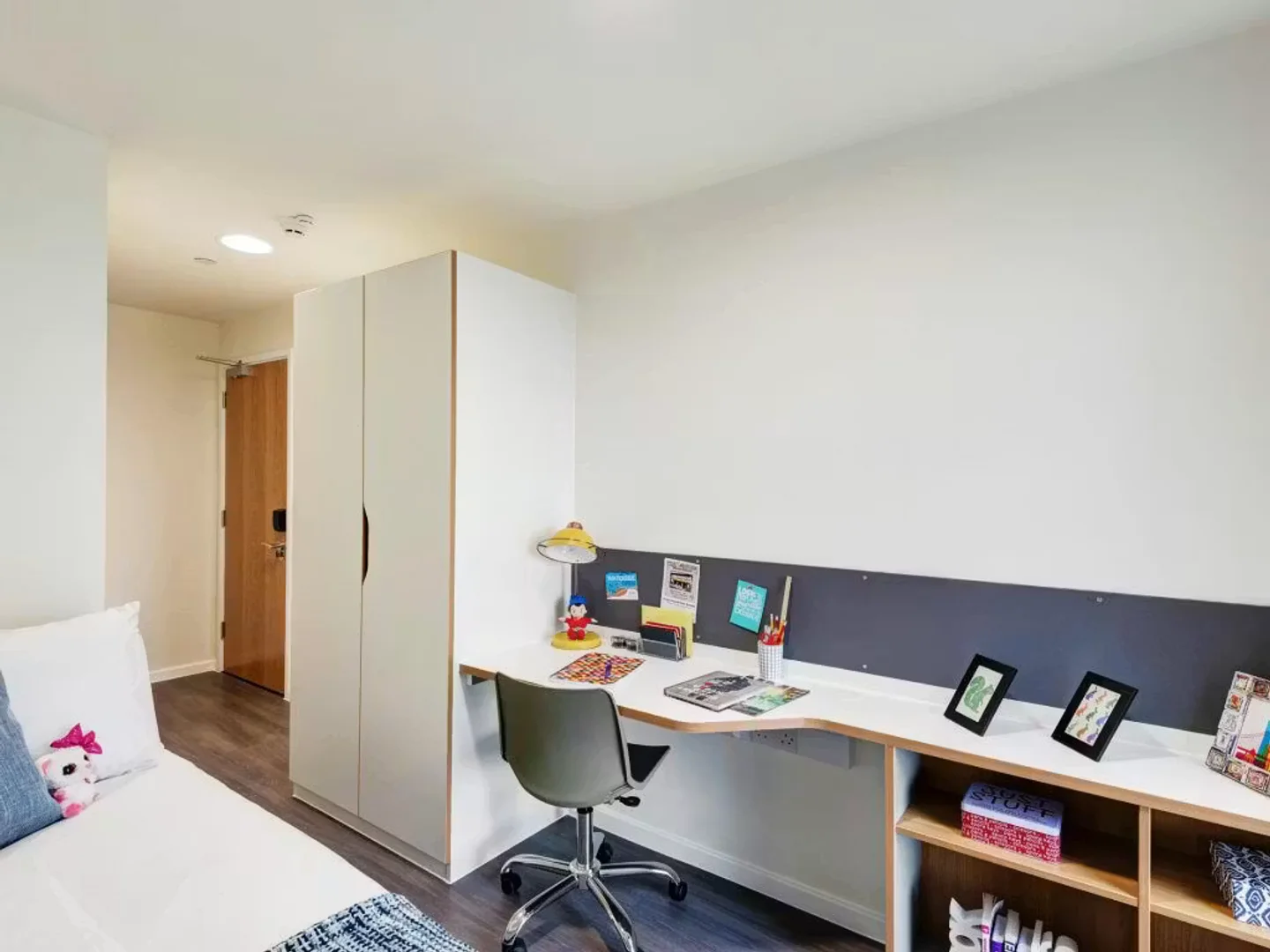 Zimmer in Studentenwohnung in zu vermieten, voll möbliert