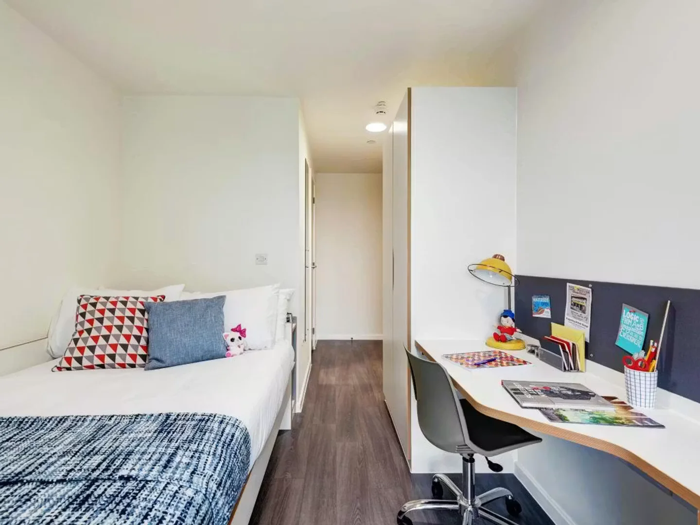 Zimmer in Studentenwohnung in zu vermieten, voll möbliert