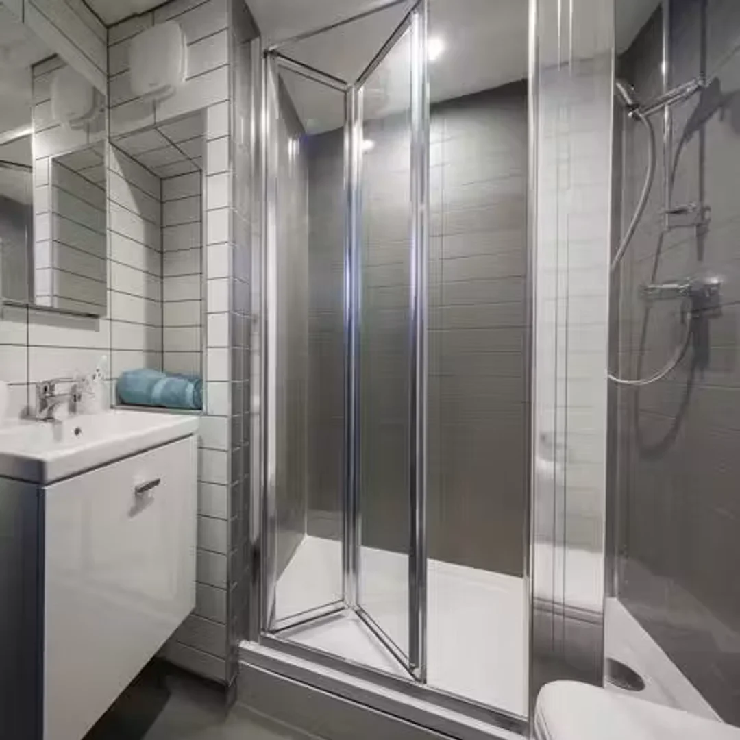 Quarto de estudante económico com localização conveniente em 