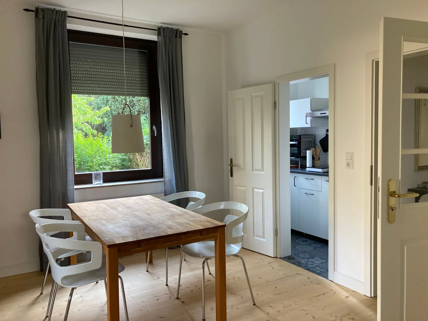 Quarto para alugar em apartamento de estudantes em , totalmente mobilado