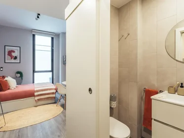 Privatzimmer im Wohnheim in der Av. de la Palmera 38,, bild 4 von 25