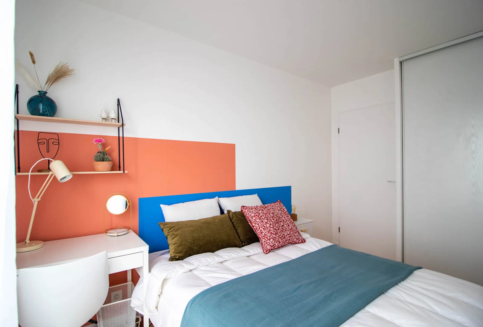 Quarto de estudante económico com localização conveniente em 