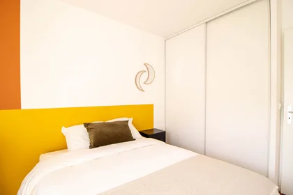 Private room at 10 rue de Bailly, image 2 of 17