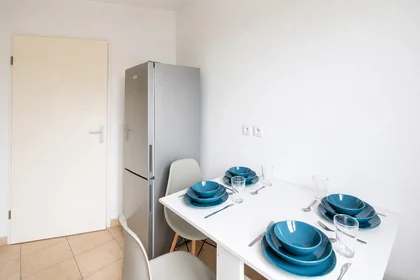 Private room at 10 rue de Bailly, image 12 of 17