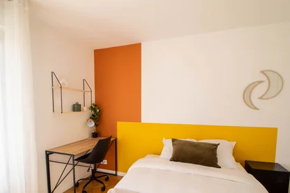 Private room at 10 rue de Bailly, image 3 of 17