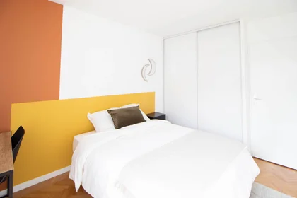 Private room at 10 rue de Bailly, image 4 of 17