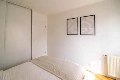 Private room at 10 rue de Bailly, image 5 of 17