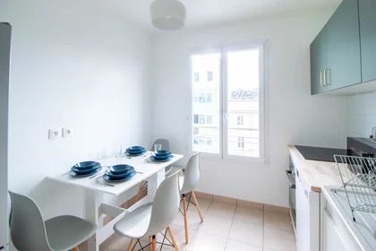 Private room at 10 rue de Bailly, image 6 of 17