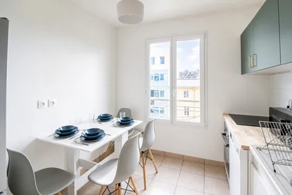 Private room at 10 rue de Bailly, image 10 of 17