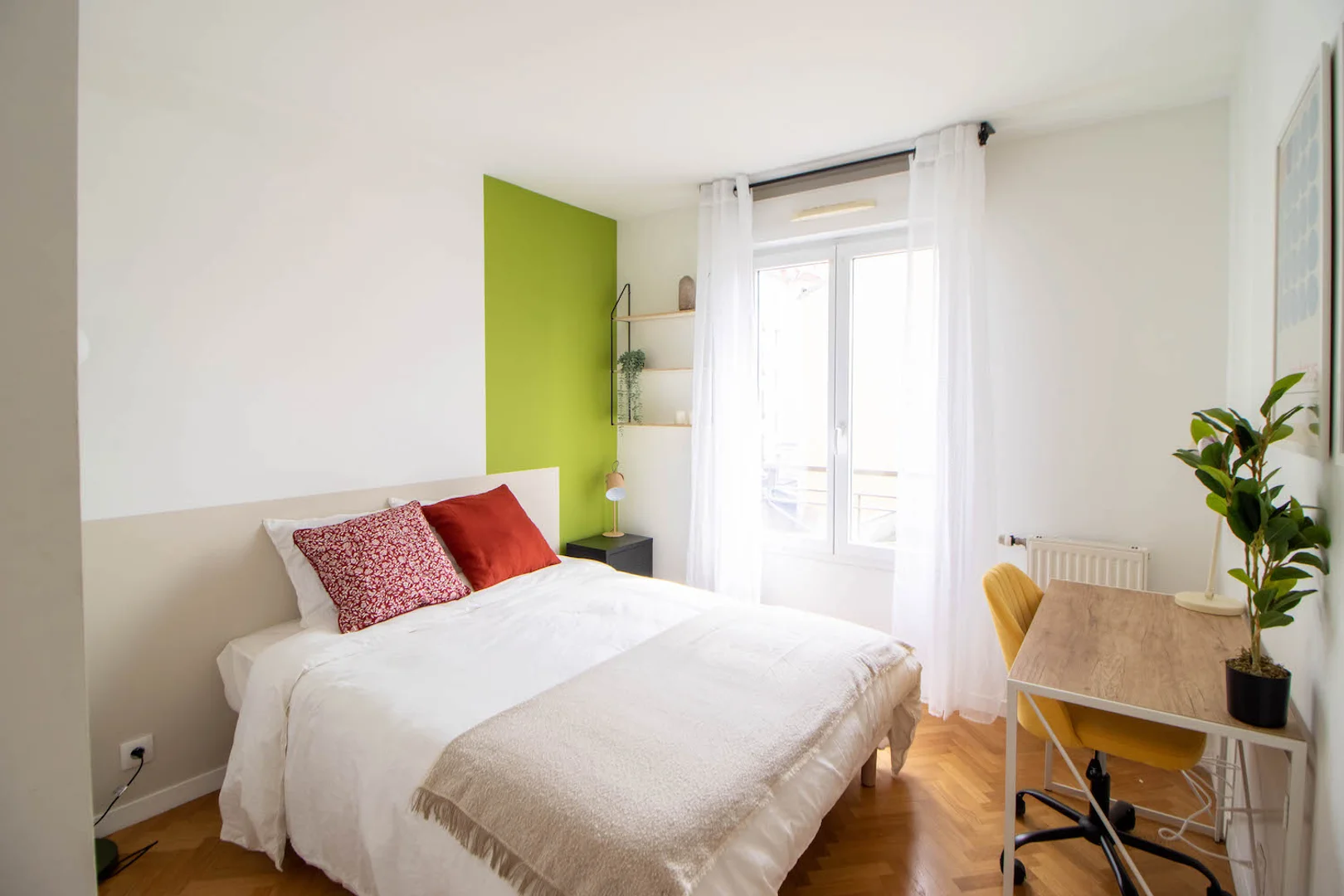 Economical student room with convenient location in 