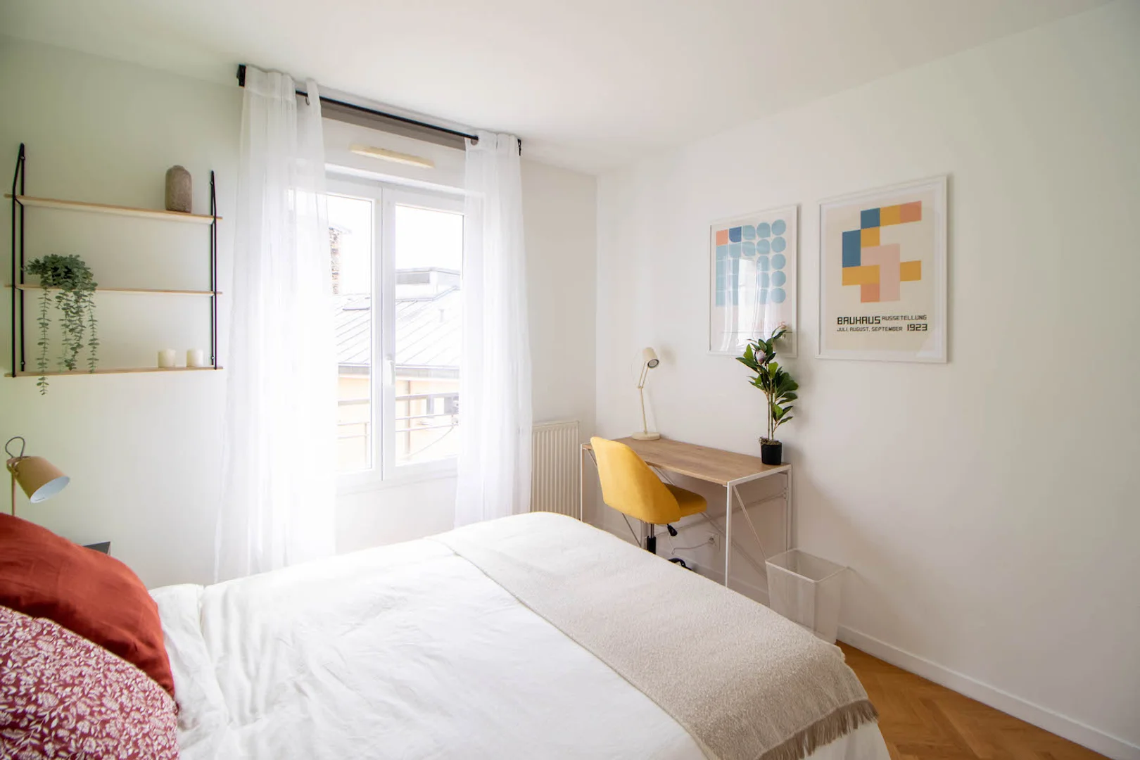 Cozy room for students available in 