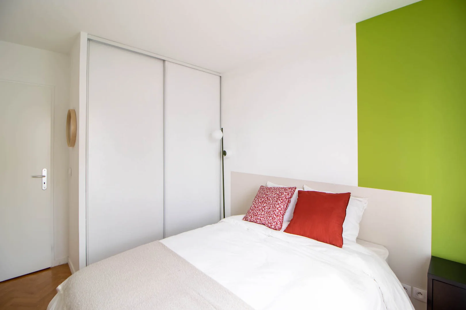 Comfortable and spacious student room in 