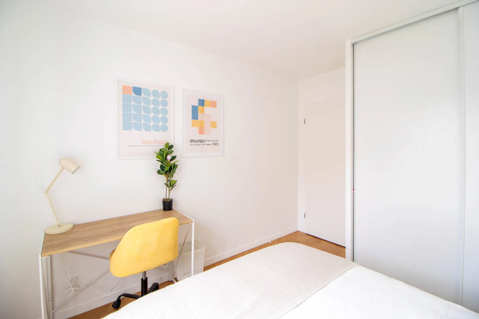 Budget-friendly student room close to campus in 