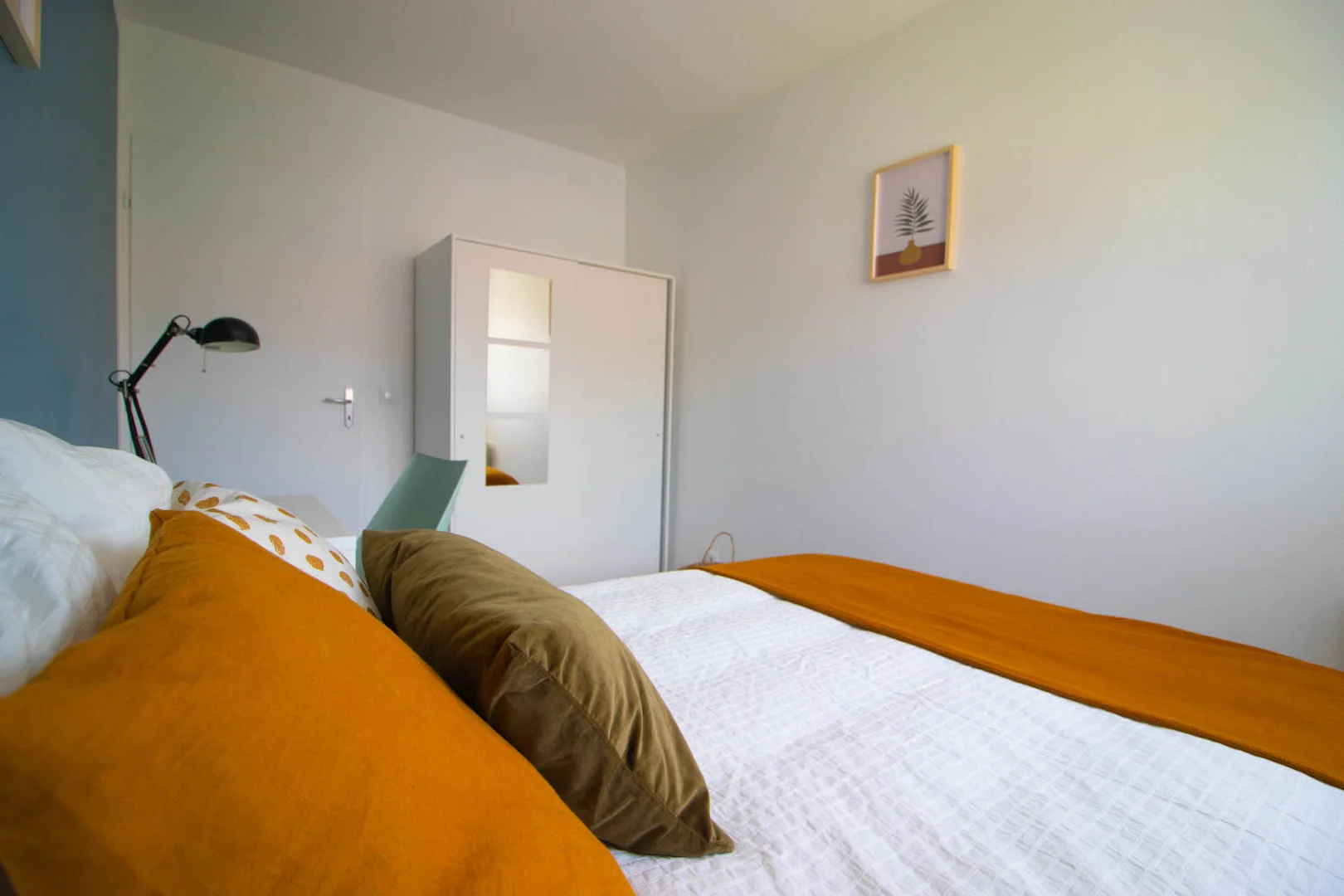 Habitación acogedora para estudiantes disponible en