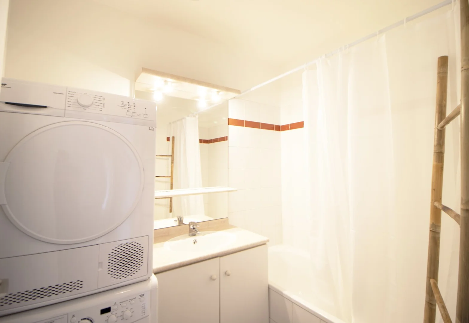 Habitación asequible para estudiantes con buena iluminación en 