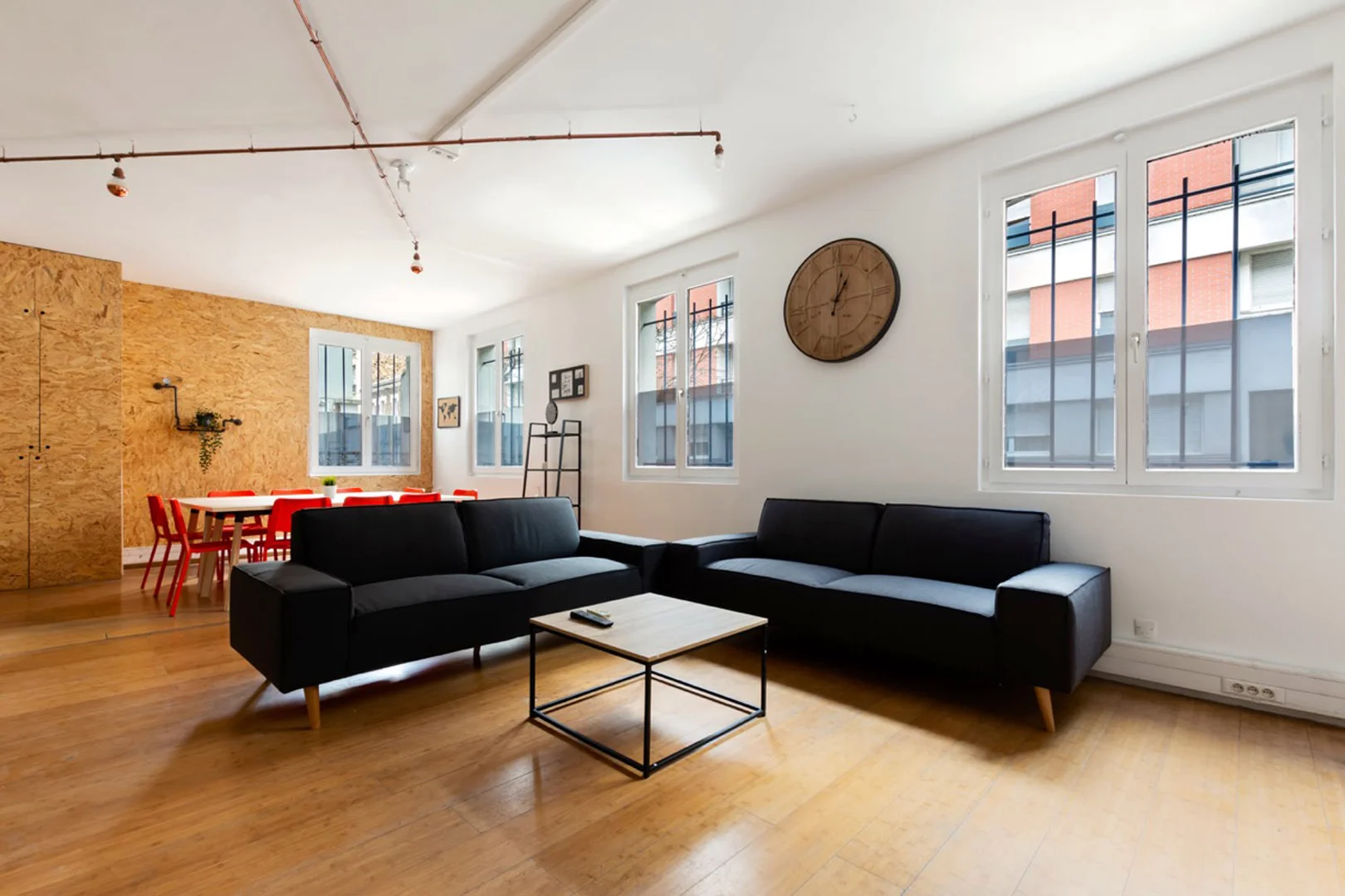 Bright and airy student room with easy university access in 