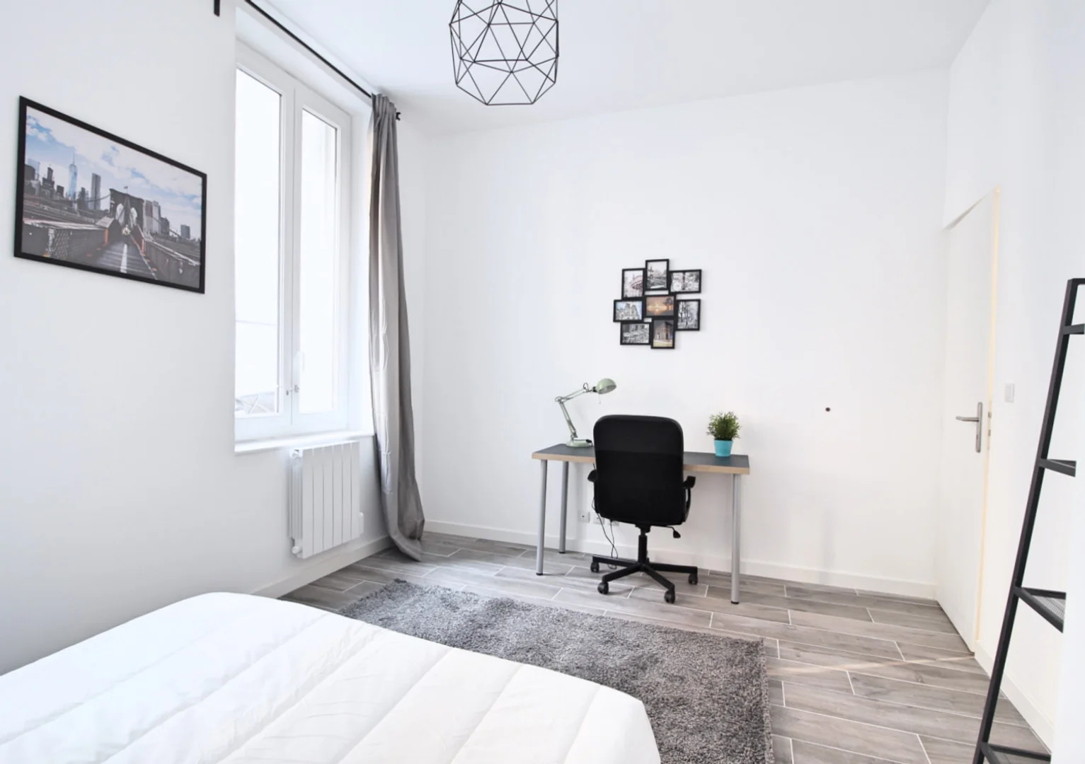 Habitación para estudiantes en  con área de estudio y facilidades compartidas